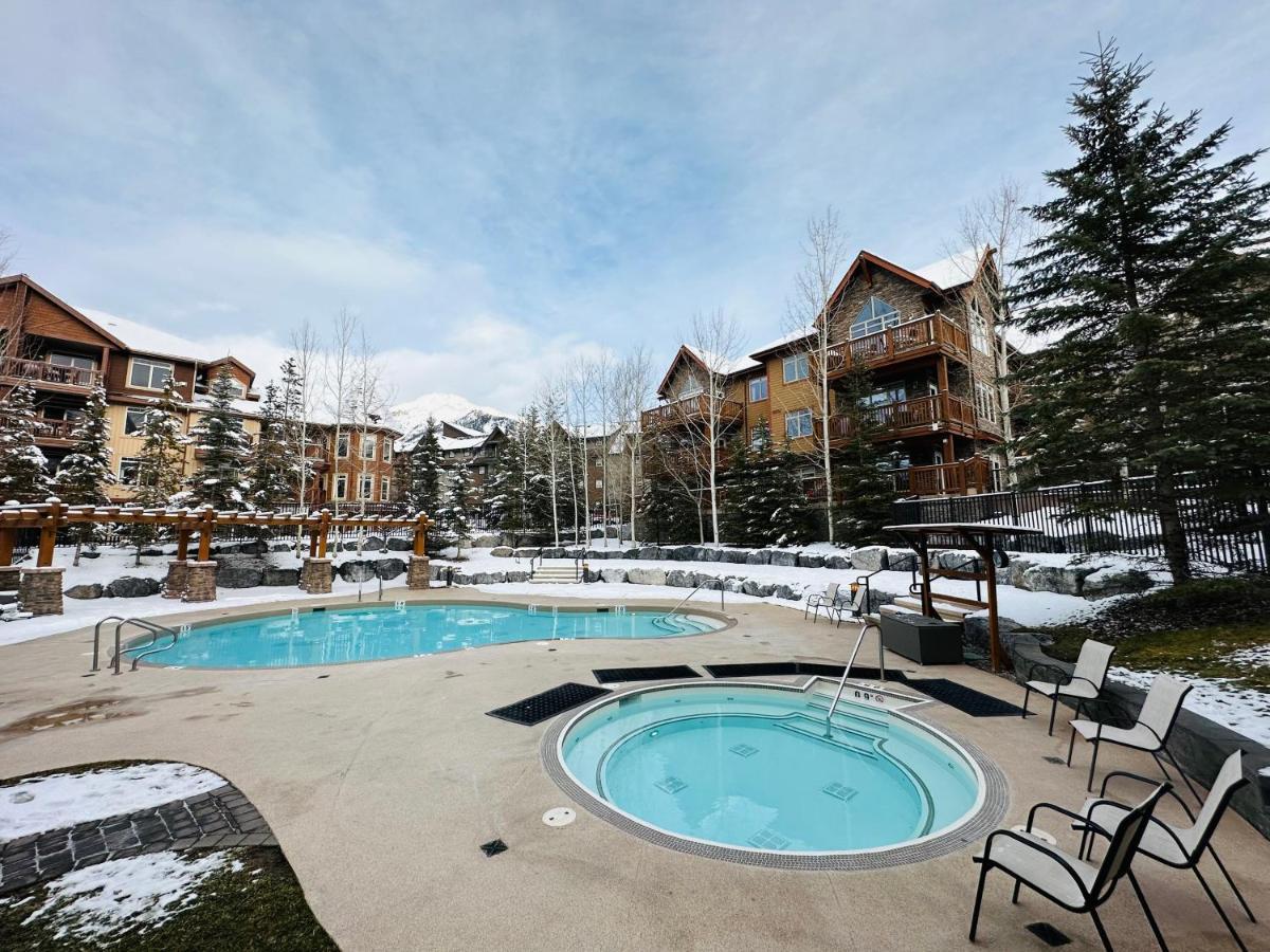 Ferienwohnung Canmore Mountain Retreat - Heated Pool & Hot-Tub Exterior foto