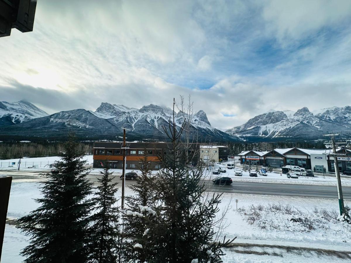 Ferienwohnung Canmore Mountain Retreat - Heated Pool & Hot-Tub Exterior foto